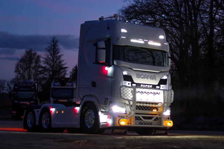 Reflektor drogowy OZZ XR2 P9" biały