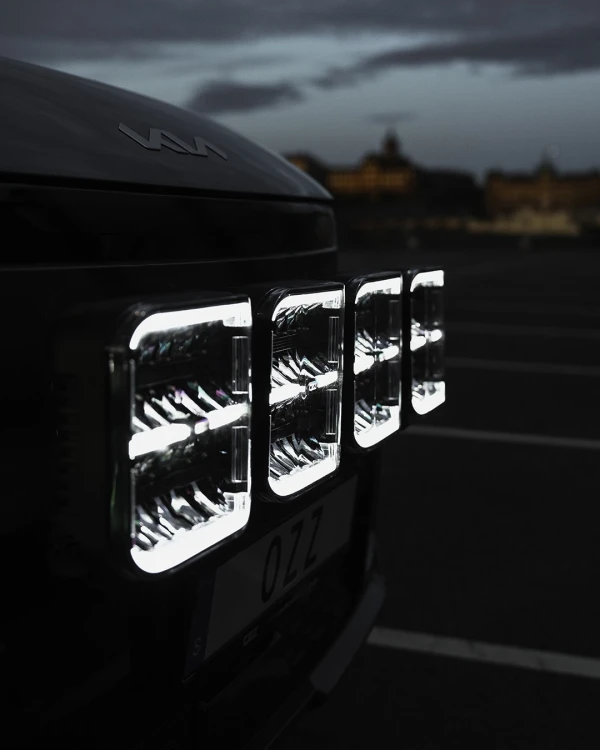 Reflektor drogowy LED OZZ SQR 9" czarny